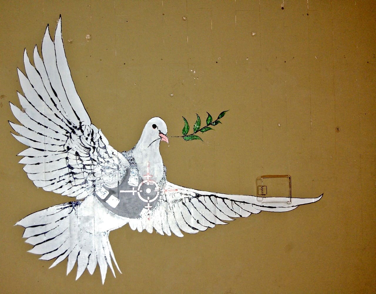 バンクシー_鎧をまとった平和の鳩